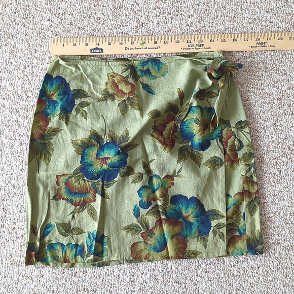 Express green with blue floral wrap skirt. Size M - Picture 5 of 8